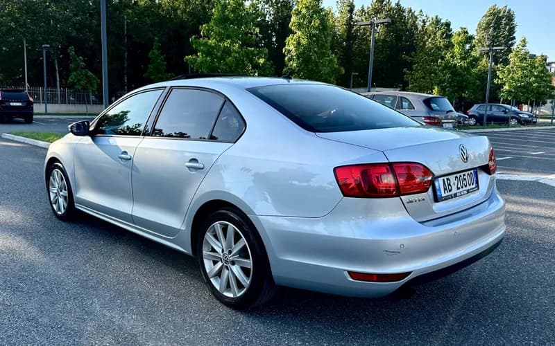 Rent Volkswagen Passat in Albania
